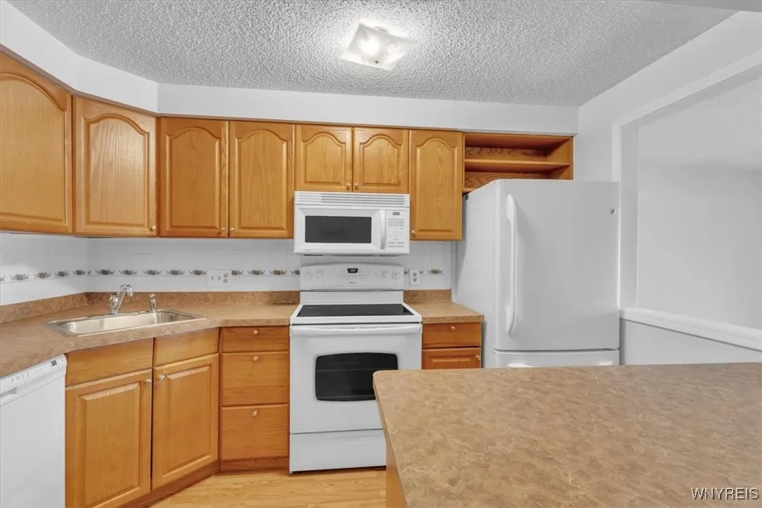 136a Foxberry Drive, Amherst, New York 14221, Amherst, New York 14221, 2 Bedrooms Bedrooms, 5 Rooms Rooms,1 BathroomBathrooms,Residential,For Sale,136a Foxberry Drive, Amherst, New York 14221,0,B1633340