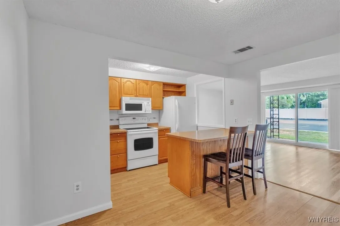 136a Foxberry Drive, Amherst, New York 14221, Amherst, New York 14221, 2 Bedrooms Bedrooms, 5 Rooms Rooms,1 BathroomBathrooms,Residential,For Sale,136a Foxberry Drive, Amherst, New York 14221,0,B1633340