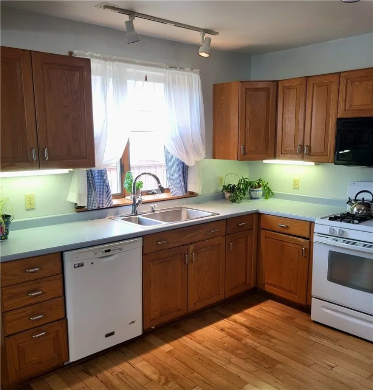 Open and Bright Kitchen