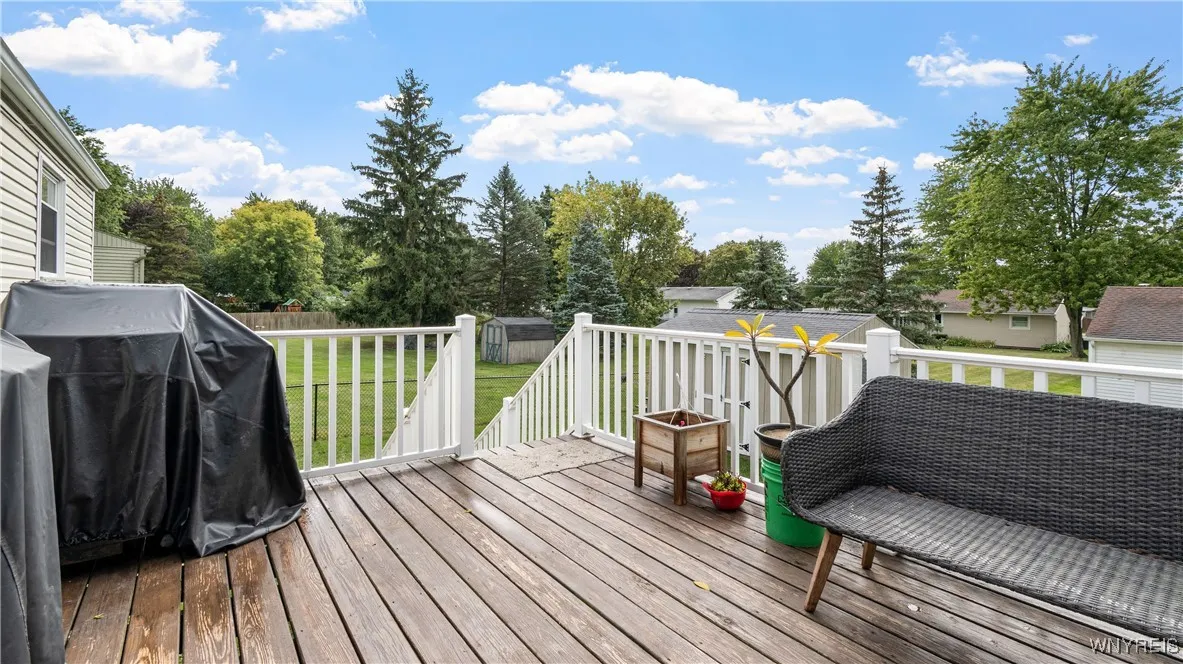 6558 Royal Parkway South, Lockport Town, New York, Lockport Town, New York 14094, 3 Bedrooms Bedrooms, 9 Rooms Rooms,1 BathroomBathrooms,Residential,For Sale,6558 Royal Parkway South, Lockport Town, New York ,0,B1633525