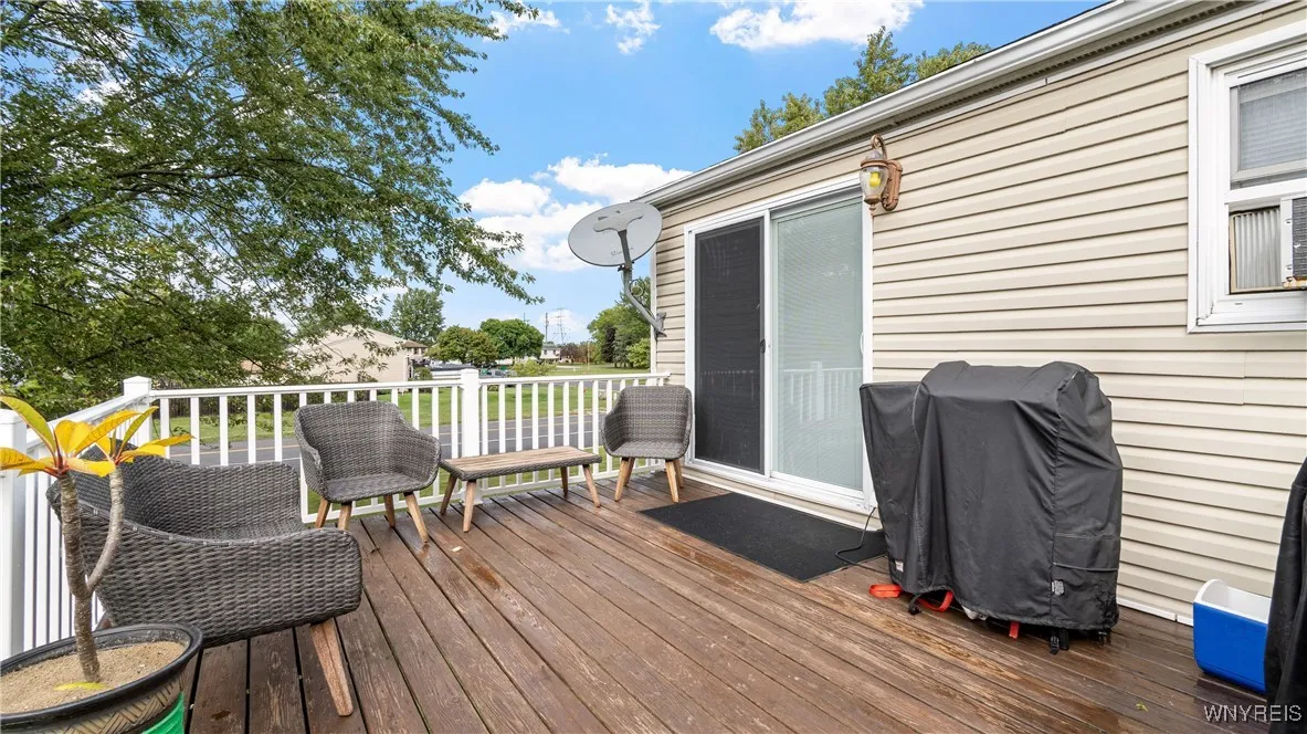 6558 Royal Parkway South, Lockport Town, New York, Lockport Town, New York 14094, 3 Bedrooms Bedrooms, 9 Rooms Rooms,1 BathroomBathrooms,Residential,For Sale,6558 Royal Parkway South, Lockport Town, New York ,0,B1633525