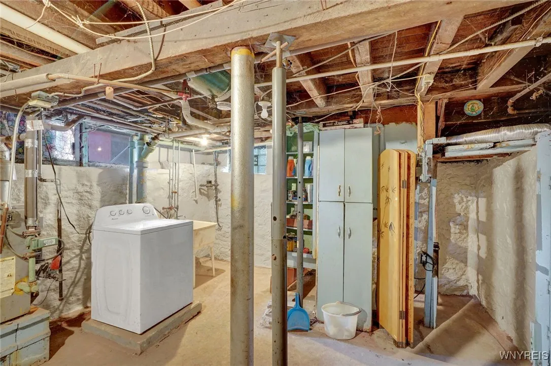 67 Gold Street, Buffalo, New York 14206, Buffalo, New York 14206, 3 Bedrooms Bedrooms, 8 Rooms Rooms,2 BathroomsBathrooms,Residential,For Sale,67 Gold Street, Buffalo, New York 14206,0,B1634370