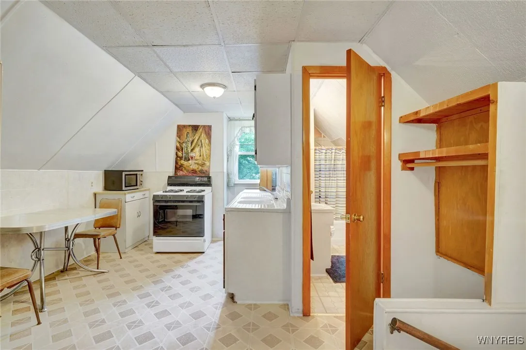 67 Gold Street, Buffalo, New York 14206, Buffalo, New York 14206, 3 Bedrooms Bedrooms, 8 Rooms Rooms,2 BathroomsBathrooms,Residential,For Sale,67 Gold Street, Buffalo, New York 14206,0,B1634370