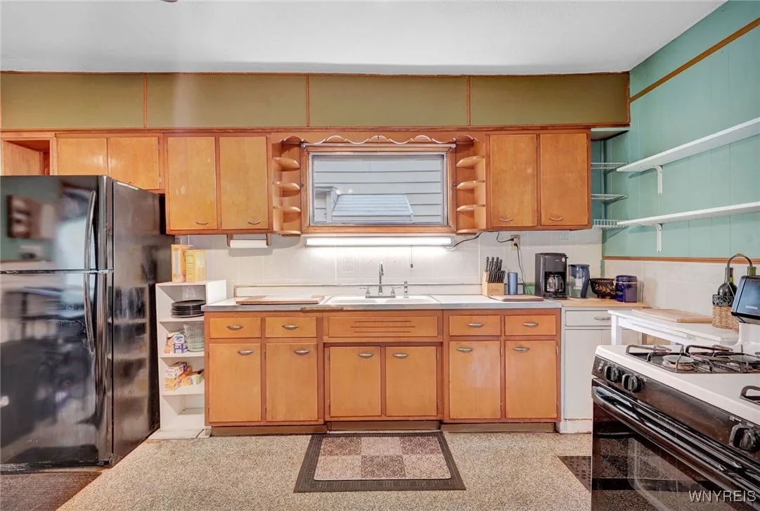 67 Gold Street, Buffalo, New York 14206, Buffalo, New York 14206, 3 Bedrooms Bedrooms, 8 Rooms Rooms,2 BathroomsBathrooms,Residential,For Sale,67 Gold Street, Buffalo, New York 14206,0,B1634370