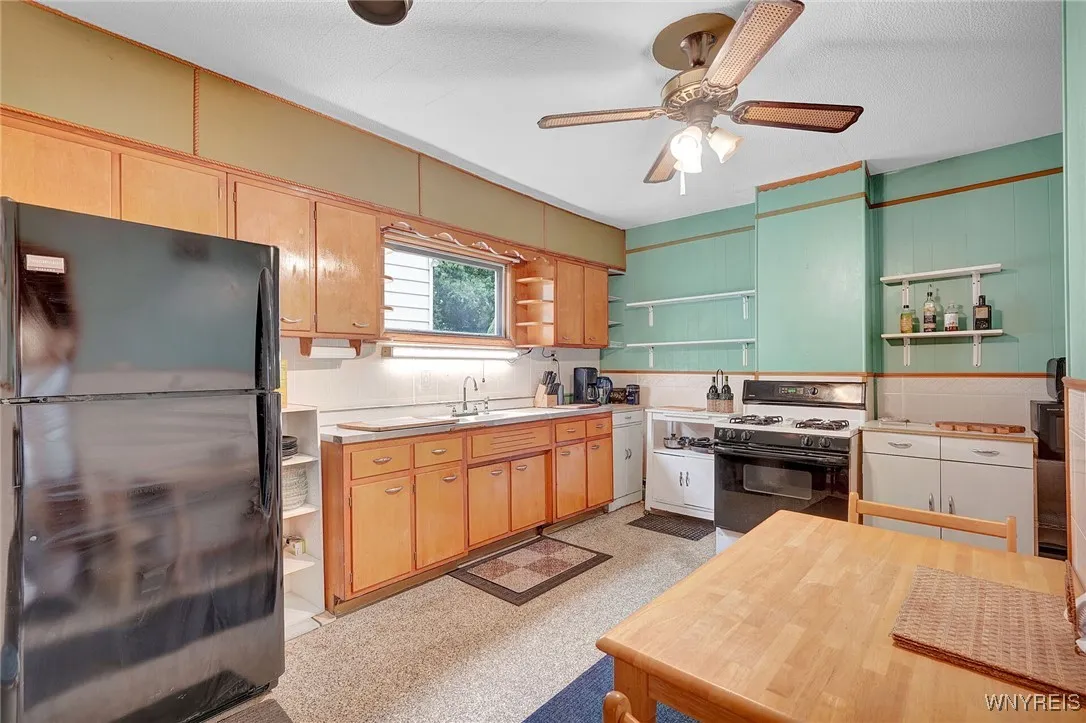 67 Gold Street, Buffalo, New York 14206, Buffalo, New York 14206, 3 Bedrooms Bedrooms, 8 Rooms Rooms,2 BathroomsBathrooms,Residential,For Sale,67 Gold Street, Buffalo, New York 14206,0,B1634370