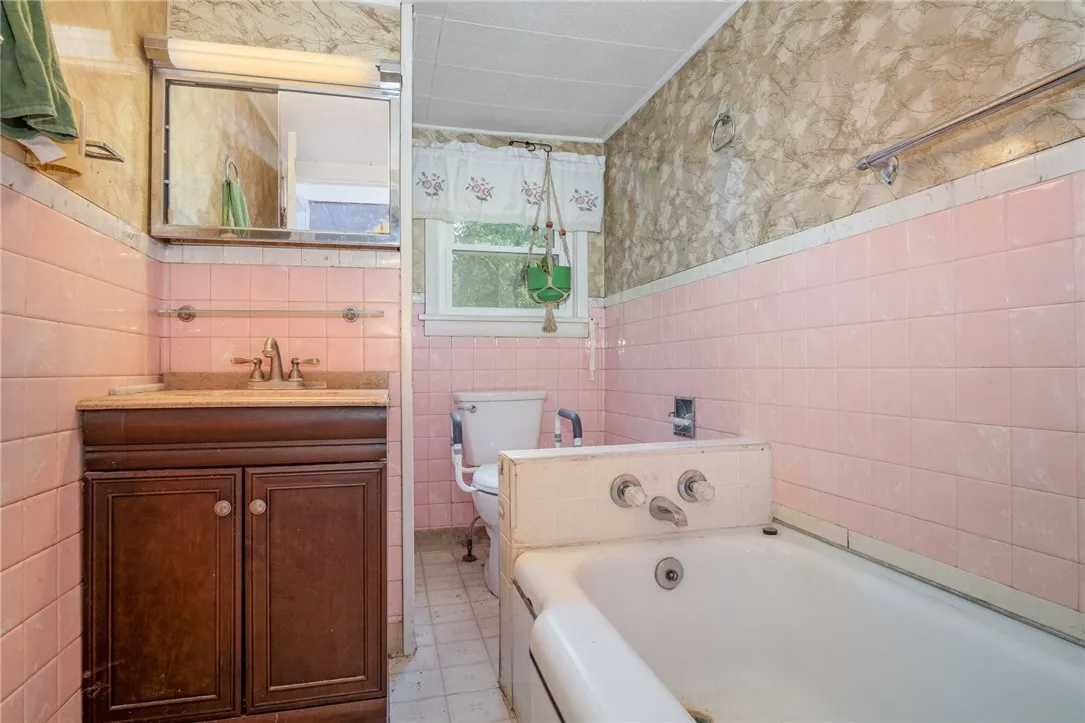 4028 Canal Road, Ogden, New York 14559, Ogden, New York 14559, 4 Bedrooms Bedrooms, 8 Rooms Rooms,2 BathroomsBathrooms,Residential,Closed,4028 Canal Road, Ogden, New York 14559,0,R1634316