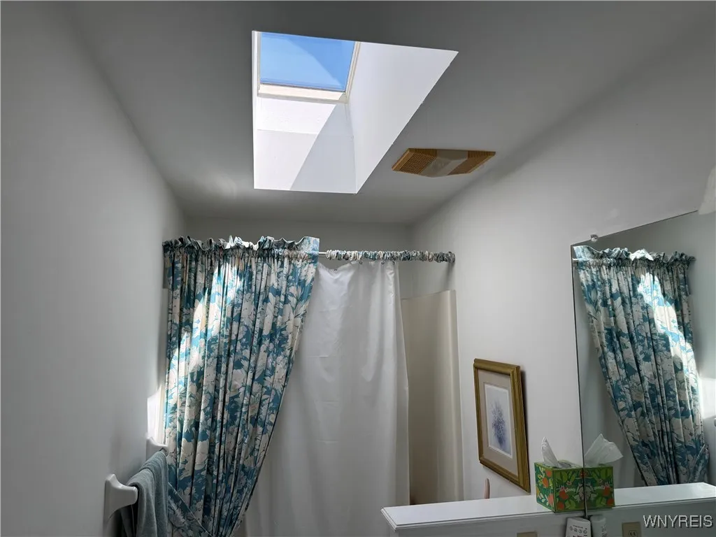 Full skylit bath