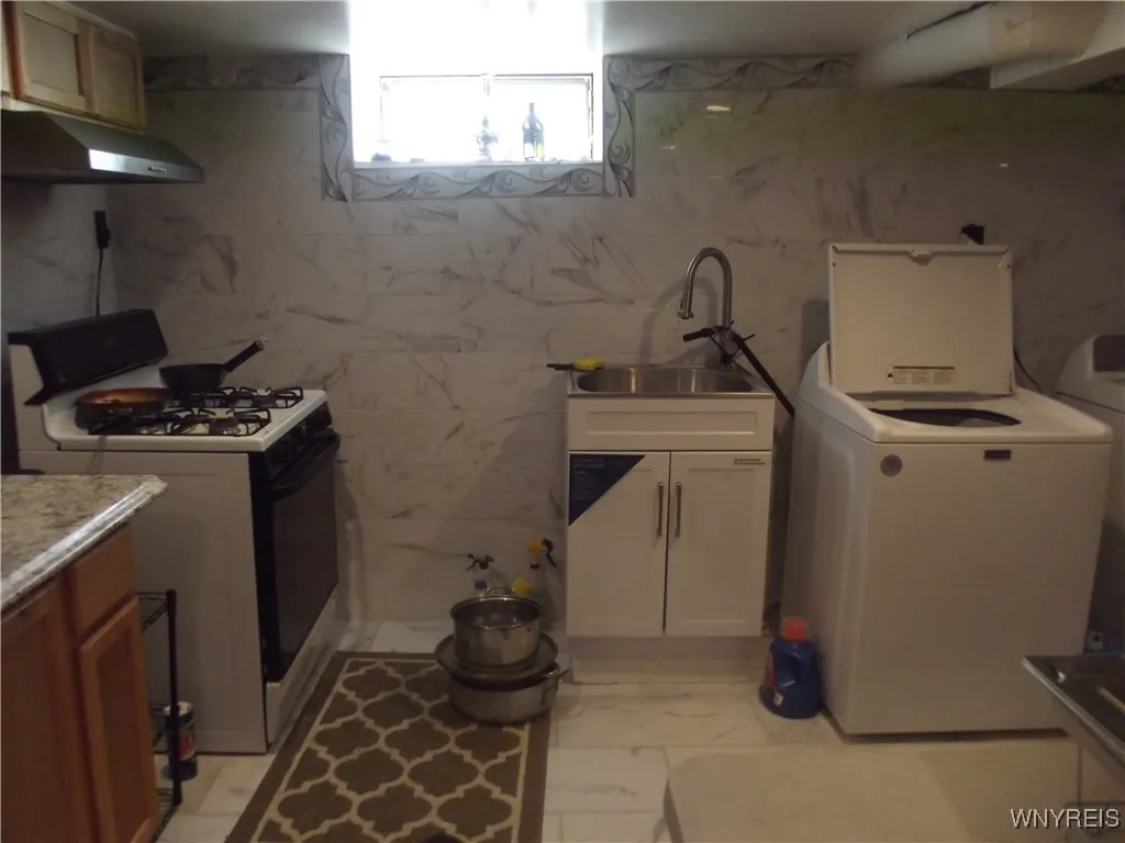 55 Lackawanna Avenue, Cheektowaga, New York 14212, Cheektowaga, New York 14212, 4 Bedrooms Bedrooms, 8 Rooms Rooms,2 BathroomsBathrooms,Residential Lease,For Rent,55 Lackawanna Avenue, Cheektowaga, New York 14212,0,B1634432