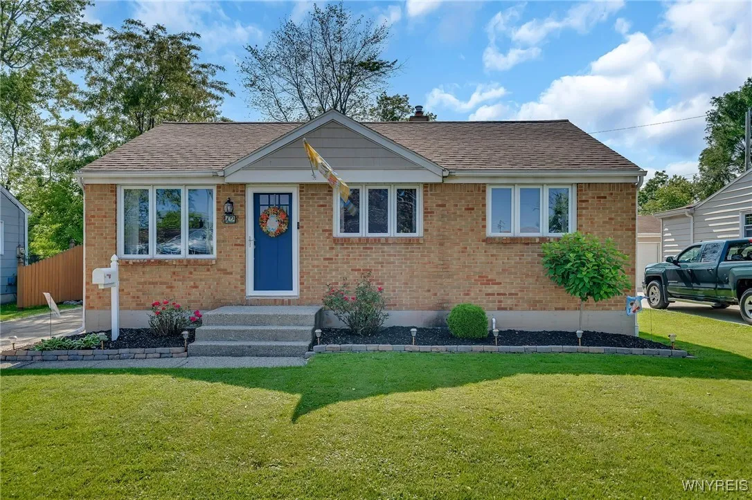 12 Delray Drive, Cheektowaga, New York 14225, Cheektowaga, New York 14225, 3 Bedrooms Bedrooms, 7 Rooms Rooms,1 BathroomBathrooms,Residential,For Sale,12 Delray Drive, Cheektowaga, New York 14225,0,B1634371