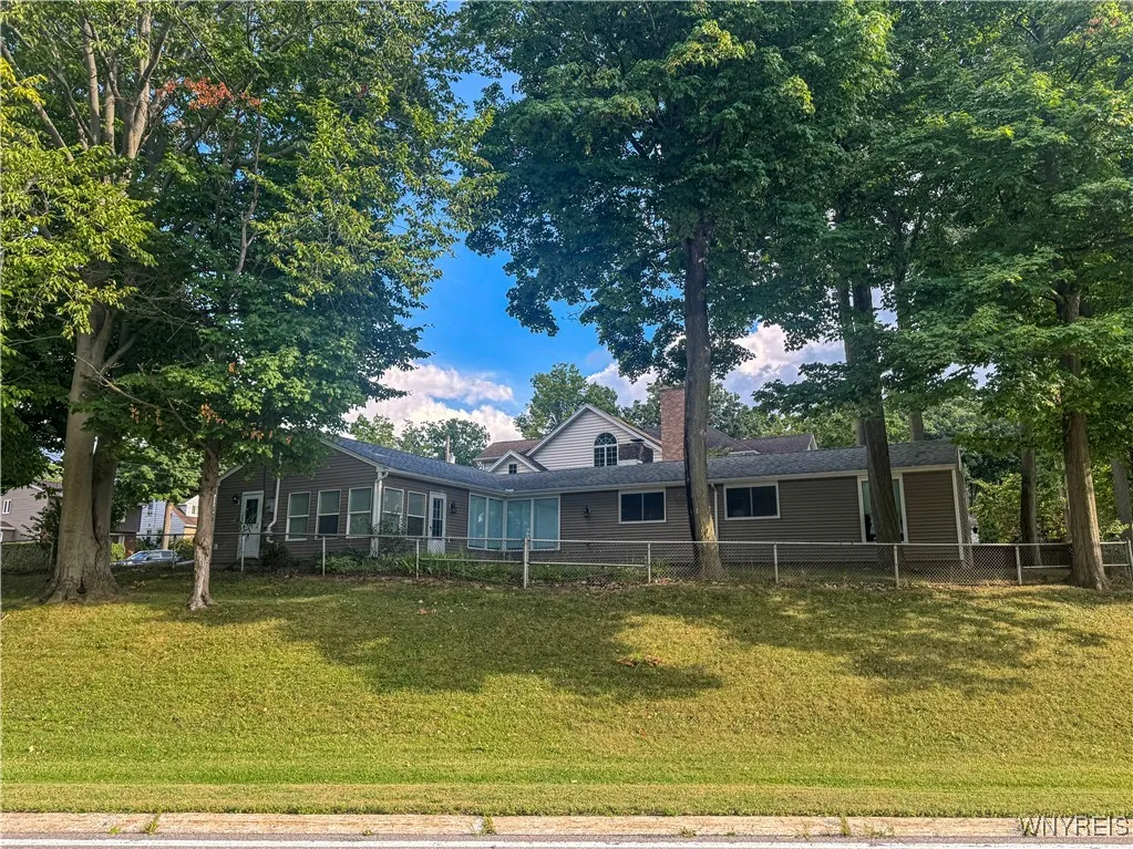 4026 Barton Street, Niagara Falls, New York 14305, Niagara Falls, New York 14305, 2 Bedrooms Bedrooms, 6 Rooms Rooms,1 BathroomBathrooms,Residential,For Sale,4026 Barton Street, Niagara Falls, New York 14305,0,B1628447