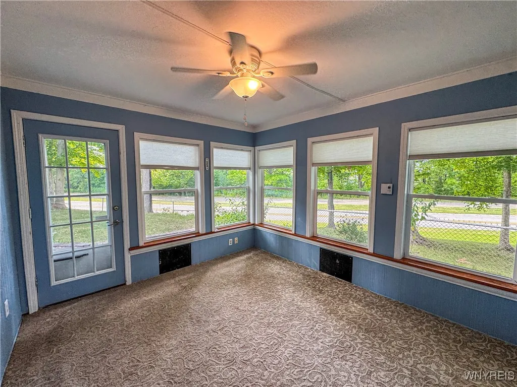 4026 Barton Street, Niagara Falls, New York 14305, Niagara Falls, New York 14305, 2 Bedrooms Bedrooms, 6 Rooms Rooms,1 BathroomBathrooms,Residential,For Sale,4026 Barton Street, Niagara Falls, New York 14305,0,B1628447