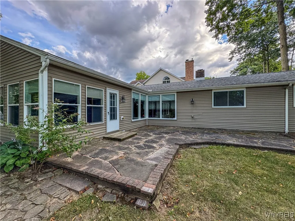 4026 Barton Street, Niagara Falls, New York 14305, Niagara Falls, New York 14305, 2 Bedrooms Bedrooms, 6 Rooms Rooms,1 BathroomBathrooms,Residential,For Sale,4026 Barton Street, Niagara Falls, New York 14305,0,B1628447