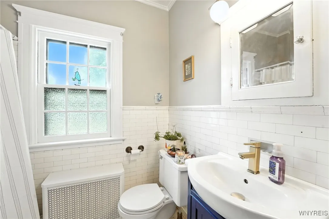 456 Delaware Street, Tonawanda, New York 14150, Tonawanda, New York 14150, 4 Bedrooms Bedrooms, 12 Rooms Rooms,2 BathroomsBathrooms,Residential,For Sale,456 Delaware Street, Tonawanda, New York 14150,0,B1628582