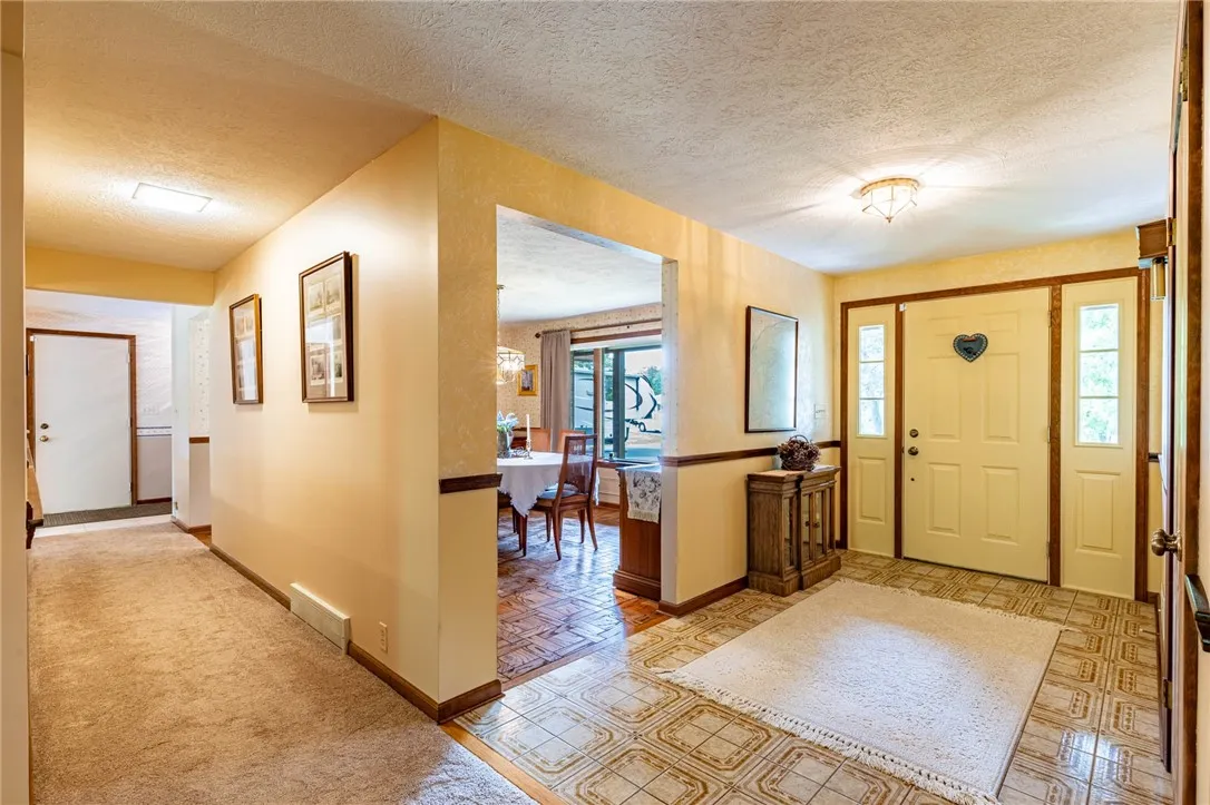 254 Mobile Drive, Greece, New York 14616, Greece, New York 14616, 3 Bedrooms Bedrooms, 7 Rooms Rooms,2 BathroomsBathrooms,Residential,For Sale,254 Mobile Drive, Greece, New York 14616,0,R1633746