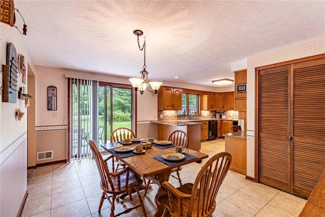 254 Mobile Drive, Greece, New York 14616, Greece, New York 14616, 3 Bedrooms Bedrooms, 7 Rooms Rooms,2 BathroomsBathrooms,Residential,For Sale,254 Mobile Drive, Greece, New York 14616,0,R1633746