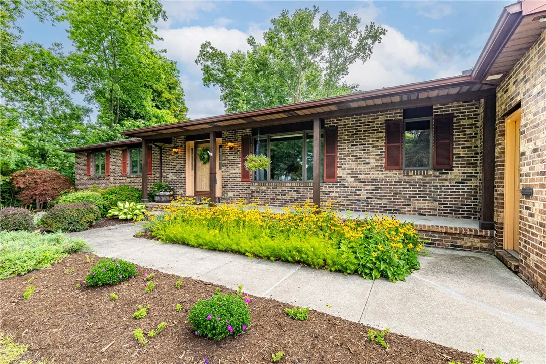 254 Mobile Drive, Greece, New York 14616, Greece, New York 14616, 3 Bedrooms Bedrooms, 7 Rooms Rooms,2 BathroomsBathrooms,Residential,For Sale,254 Mobile Drive, Greece, New York 14616,0,R1633746