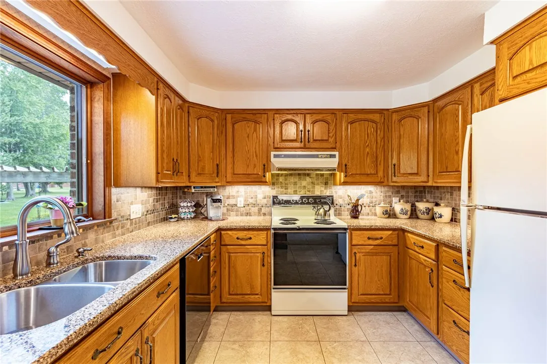 254 Mobile Drive, Greece, New York 14616, Greece, New York 14616, 3 Bedrooms Bedrooms, 7 Rooms Rooms,2 BathroomsBathrooms,Residential,For Sale,254 Mobile Drive, Greece, New York 14616,0,R1633746