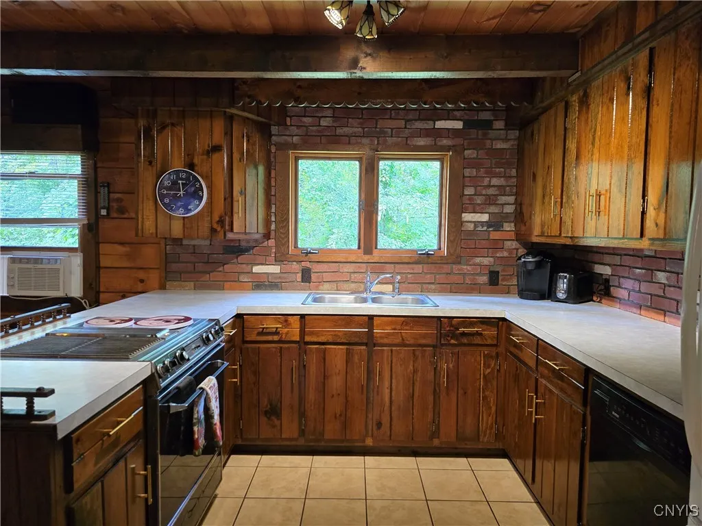 8281 Lewis Point Road, Lenox, New York 13032, Lenox, New York 13032, 3 Bedrooms Bedrooms, 6 Rooms Rooms,1 BathroomBathrooms,Residential,Closed,8281 Lewis Point Road, Lenox, New York 13032,0,S1634100