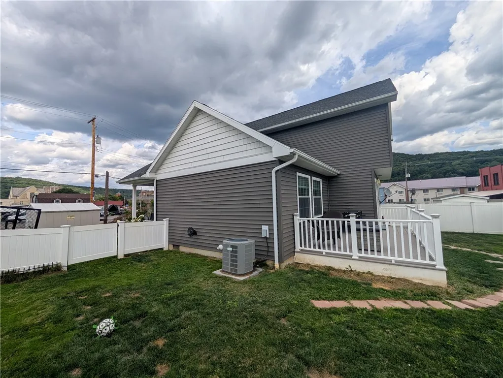 52 Elm Street, Bradford City, Pennsylvania 16701, Bradford City, Pennsylvania 16701, 3 Bedrooms Bedrooms, 7 Rooms Rooms,2 BathroomsBathrooms,Residential,For Sale,52 Elm Street, Bradford City, Pennsylvania 16701,0,R1634423