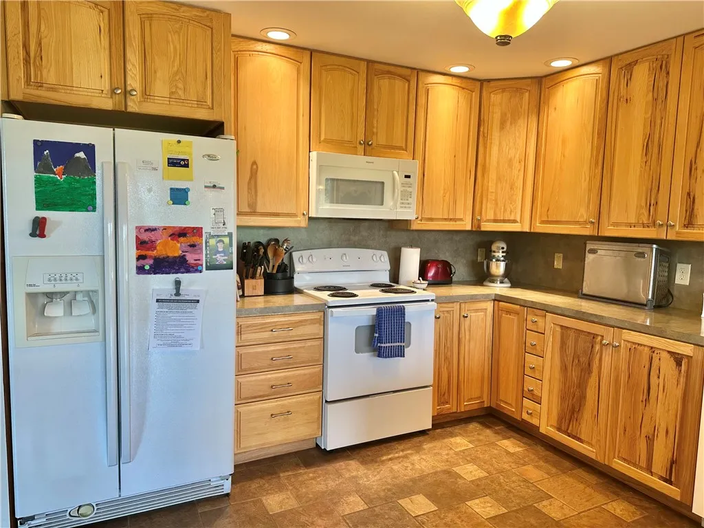 143 Burdick Medbury Road, Norwich, New York 13815, Norwich, New York 13815, 4 Bedrooms Bedrooms, 11 Rooms Rooms,2 BathroomsBathrooms,Residential,For Sale,143 Burdick Medbury Road, Norwich, New York 13815,0,R1634290