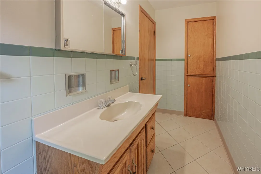 2602-2604 New Road, Porter, New York 14131, Porter, New York 14131, 4 Bedrooms Bedrooms, ,2 BathroomsBathrooms,Residential,For Sale,2602-2604 New Road, Porter, New York 14131,0,B1634448