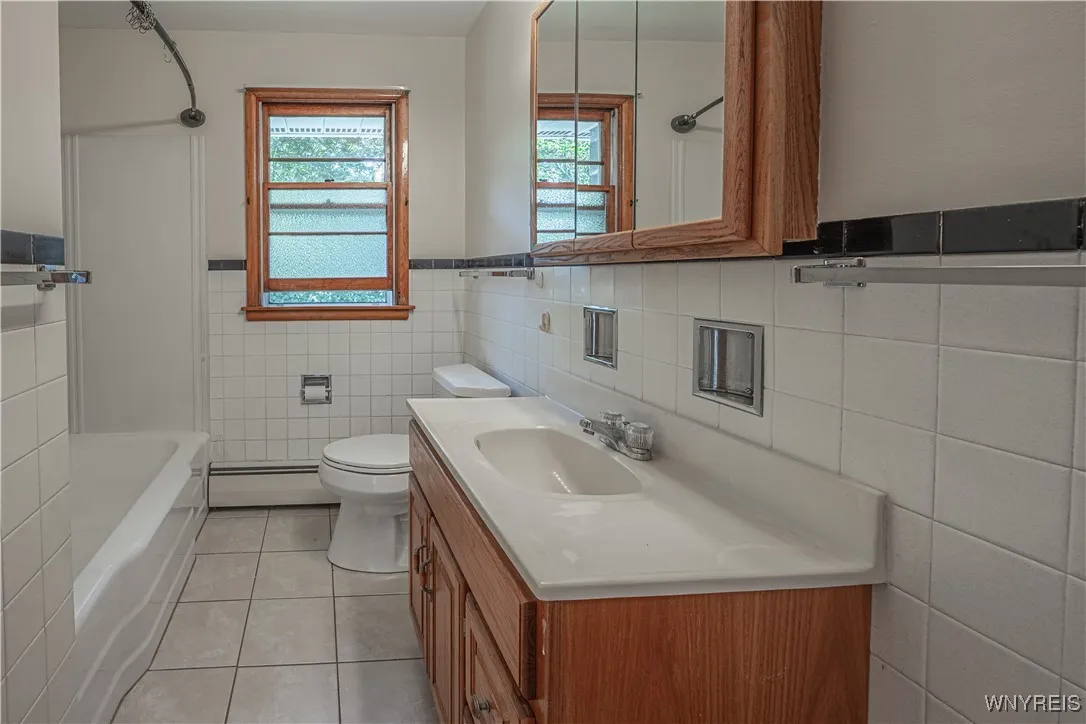2602-2604 New Road, Porter, New York 14131, Porter, New York 14131, 4 Bedrooms Bedrooms, ,2 BathroomsBathrooms,Residential,For Sale,2602-2604 New Road, Porter, New York 14131,0,B1634448