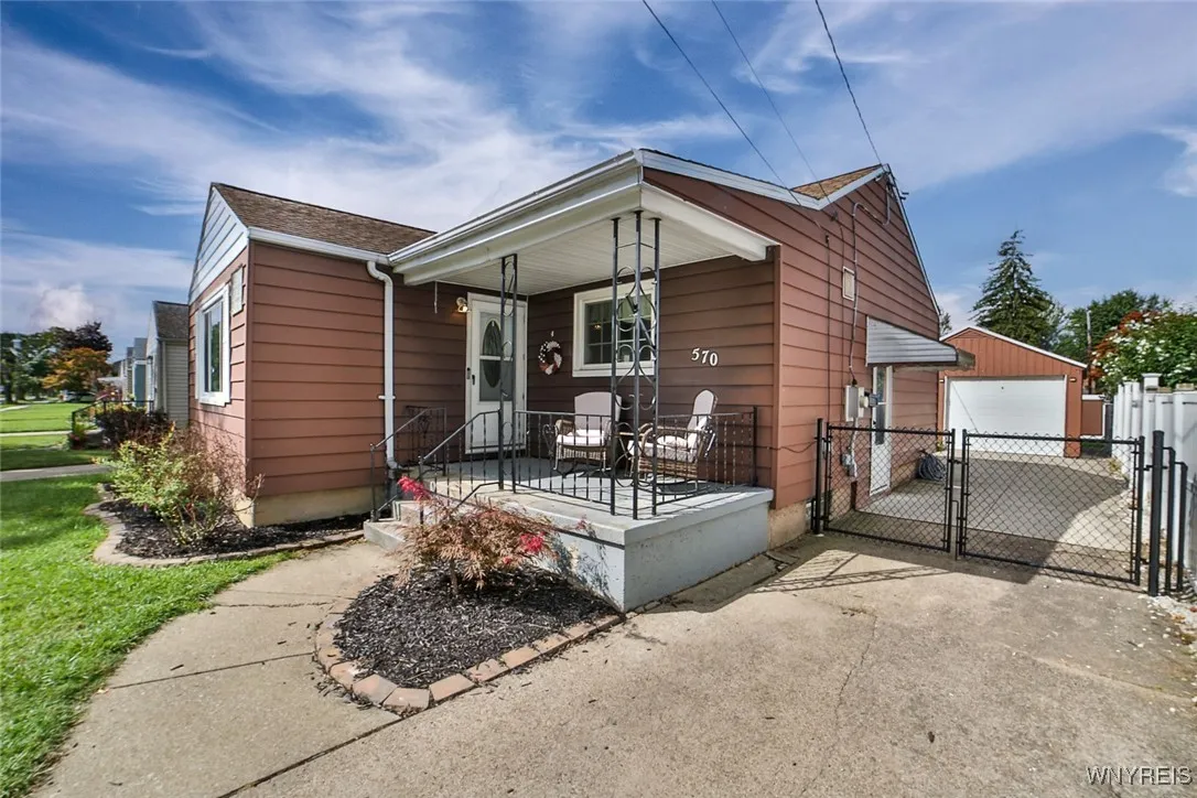 570 73rd St Street, Niagara Falls, New York 14304, Niagara Falls, New York 14304, 3 Bedrooms Bedrooms, 5 Rooms Rooms,1 BathroomBathrooms,Residential,For Sale,570 73rd St Street, Niagara Falls, New York 14304,0,B1632831