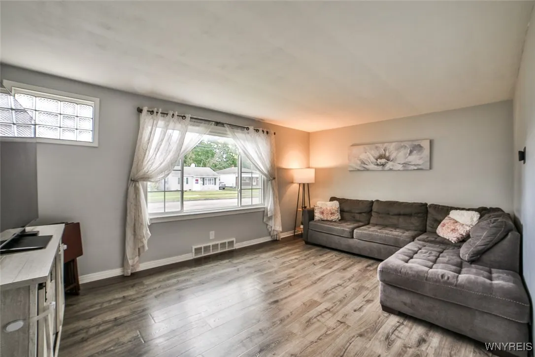 570 73rd St Street, Niagara Falls, New York 14304, Niagara Falls, New York 14304, 3 Bedrooms Bedrooms, 5 Rooms Rooms,1 BathroomBathrooms,Residential,For Sale,570 73rd St Street, Niagara Falls, New York 14304,0,B1632831