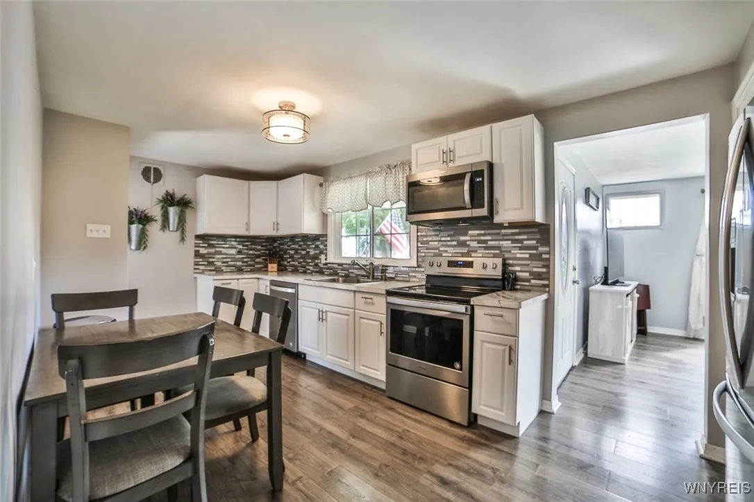 570 73rd St Street, Niagara Falls, New York 14304, Niagara Falls, New York 14304, 3 Bedrooms Bedrooms, 5 Rooms Rooms,1 BathroomBathrooms,Residential,For Sale,570 73rd St Street, Niagara Falls, New York 14304,0,B1632831