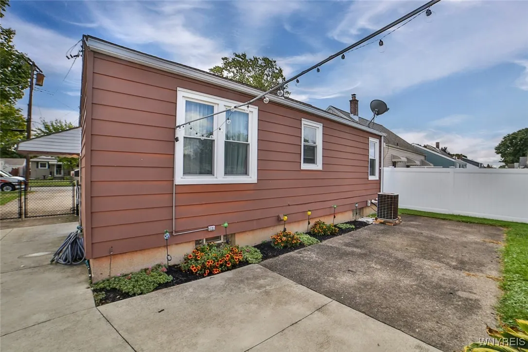 570 73rd St Street, Niagara Falls, New York 14304, Niagara Falls, New York 14304, 3 Bedrooms Bedrooms, 5 Rooms Rooms,1 BathroomBathrooms,Residential,For Sale,570 73rd St Street, Niagara Falls, New York 14304,0,B1632831