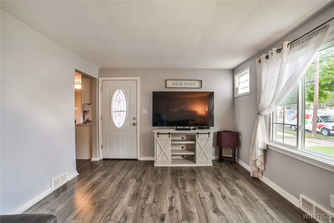 570 73rd St Street, Niagara Falls, New York 14304, Niagara Falls, New York 14304, 3 Bedrooms Bedrooms, 5 Rooms Rooms,1 BathroomBathrooms,Residential,For Sale,570 73rd St Street, Niagara Falls, New York 14304,0,B1632831
