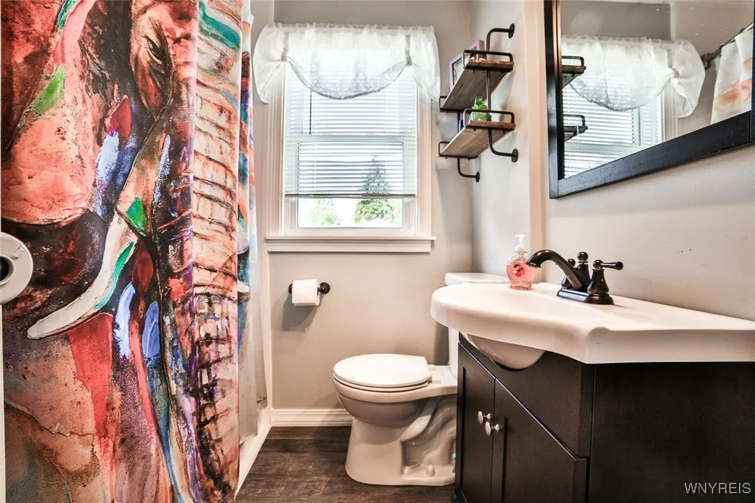 570 73rd St Street, Niagara Falls, New York 14304, Niagara Falls, New York 14304, 3 Bedrooms Bedrooms, 5 Rooms Rooms,1 BathroomBathrooms,Residential,For Sale,570 73rd St Street, Niagara Falls, New York 14304,0,B1632831