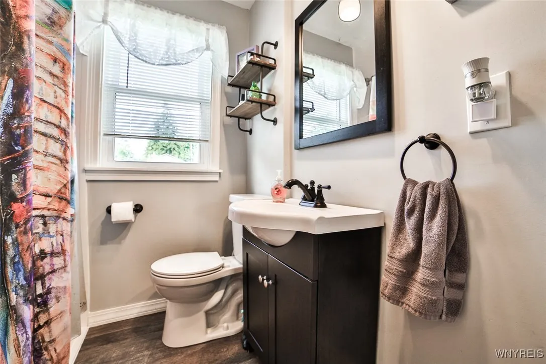 570 73rd St Street, Niagara Falls, New York 14304, Niagara Falls, New York 14304, 3 Bedrooms Bedrooms, 5 Rooms Rooms,1 BathroomBathrooms,Residential,For Sale,570 73rd St Street, Niagara Falls, New York 14304,0,B1632831