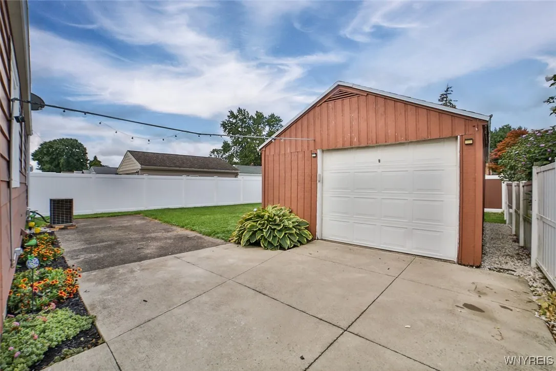 570 73rd St Street, Niagara Falls, New York 14304, Niagara Falls, New York 14304, 3 Bedrooms Bedrooms, 5 Rooms Rooms,1 BathroomBathrooms,Residential,For Sale,570 73rd St Street, Niagara Falls, New York 14304,0,B1632831