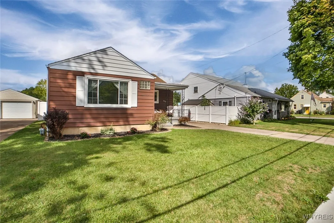570 73rd St Street, Niagara Falls, New York 14304, Niagara Falls, New York 14304, 3 Bedrooms Bedrooms, 5 Rooms Rooms,1 BathroomBathrooms,Residential,For Sale,570 73rd St Street, Niagara Falls, New York 14304,0,B1632831