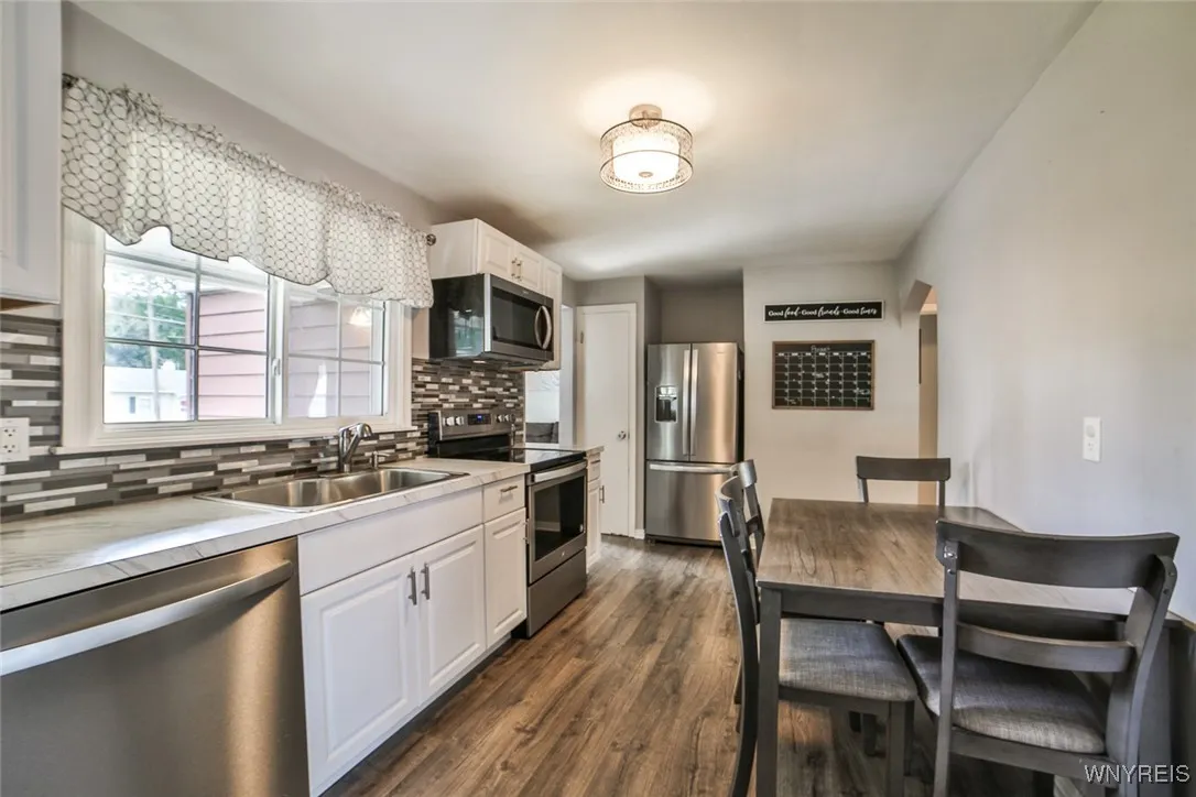 570 73rd St Street, Niagara Falls, New York 14304, Niagara Falls, New York 14304, 3 Bedrooms Bedrooms, 5 Rooms Rooms,1 BathroomBathrooms,Residential,For Sale,570 73rd St Street, Niagara Falls, New York 14304,0,B1632831