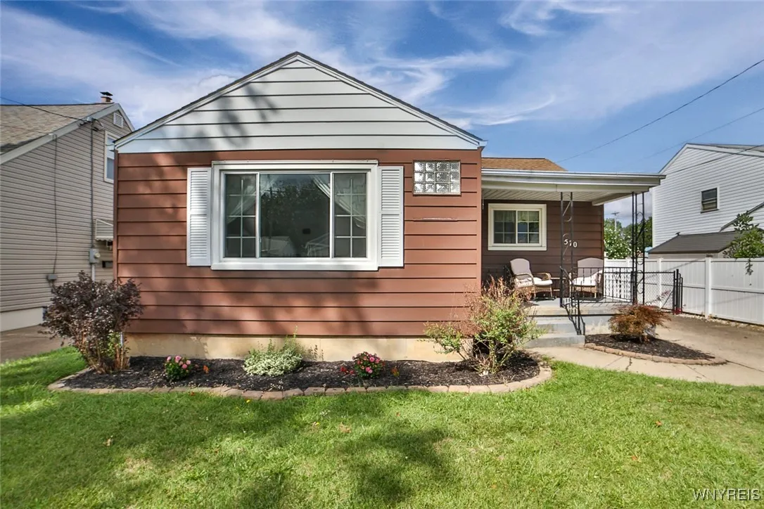 570 73rd St Street, Niagara Falls, New York 14304, Niagara Falls, New York 14304, 3 Bedrooms Bedrooms, 5 Rooms Rooms,1 BathroomBathrooms,Residential,For Sale,570 73rd St Street, Niagara Falls, New York 14304,0,B1632831