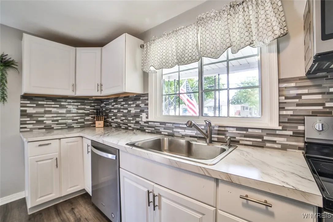 570 73rd St Street, Niagara Falls, New York 14304, Niagara Falls, New York 14304, 3 Bedrooms Bedrooms, 5 Rooms Rooms,1 BathroomBathrooms,Residential,For Sale,570 73rd St Street, Niagara Falls, New York 14304,0,B1632831