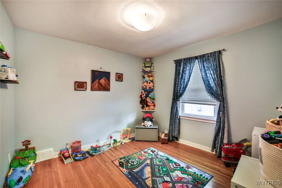 570 73rd St Street, Niagara Falls, New York 14304, Niagara Falls, New York 14304, 3 Bedrooms Bedrooms, 5 Rooms Rooms,1 BathroomBathrooms,Residential,For Sale,570 73rd St Street, Niagara Falls, New York 14304,0,B1632831