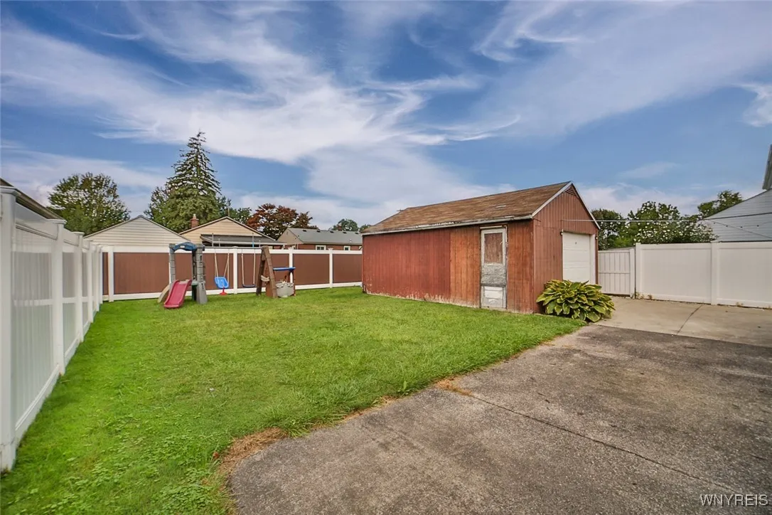 570 73rd St Street, Niagara Falls, New York 14304, Niagara Falls, New York 14304, 3 Bedrooms Bedrooms, 5 Rooms Rooms,1 BathroomBathrooms,Residential,For Sale,570 73rd St Street, Niagara Falls, New York 14304,0,B1632831