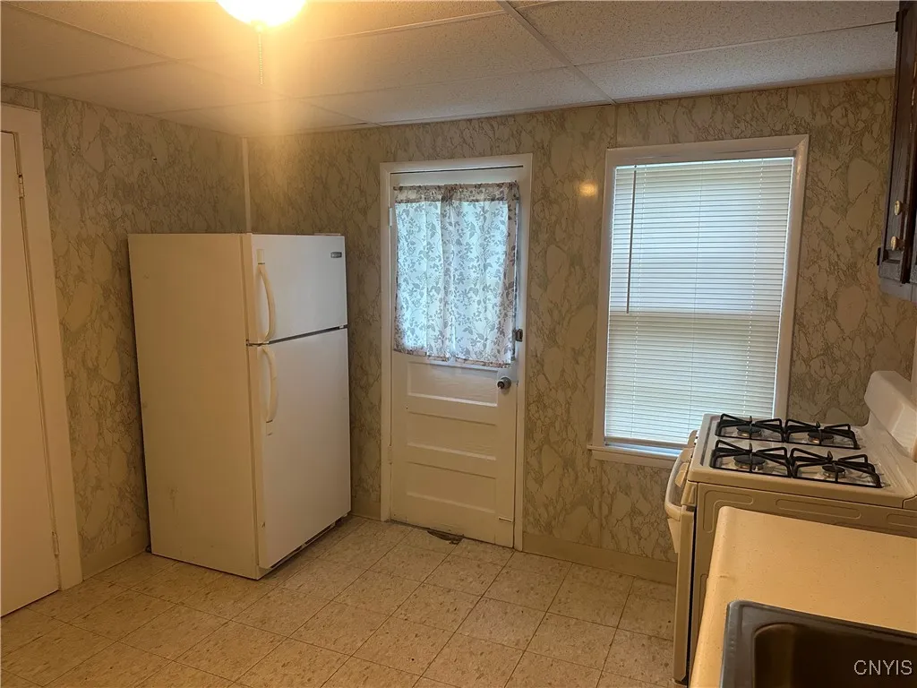 1218 Court Street, Syracuse, New York 13208, Syracuse, New York 13208, 2 Bedrooms Bedrooms, ,2 BathroomsBathrooms,Residential,For Sale,1218 Court Street, Syracuse, New York 13208,0,S1634482