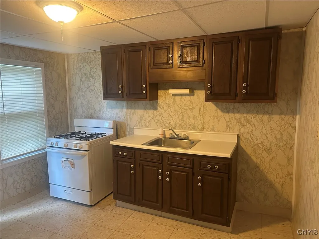 1218 Court Street, Syracuse, New York 13208, Syracuse, New York 13208, 2 Bedrooms Bedrooms, ,2 BathroomsBathrooms,Residential,For Sale,1218 Court Street, Syracuse, New York 13208,0,S1634482