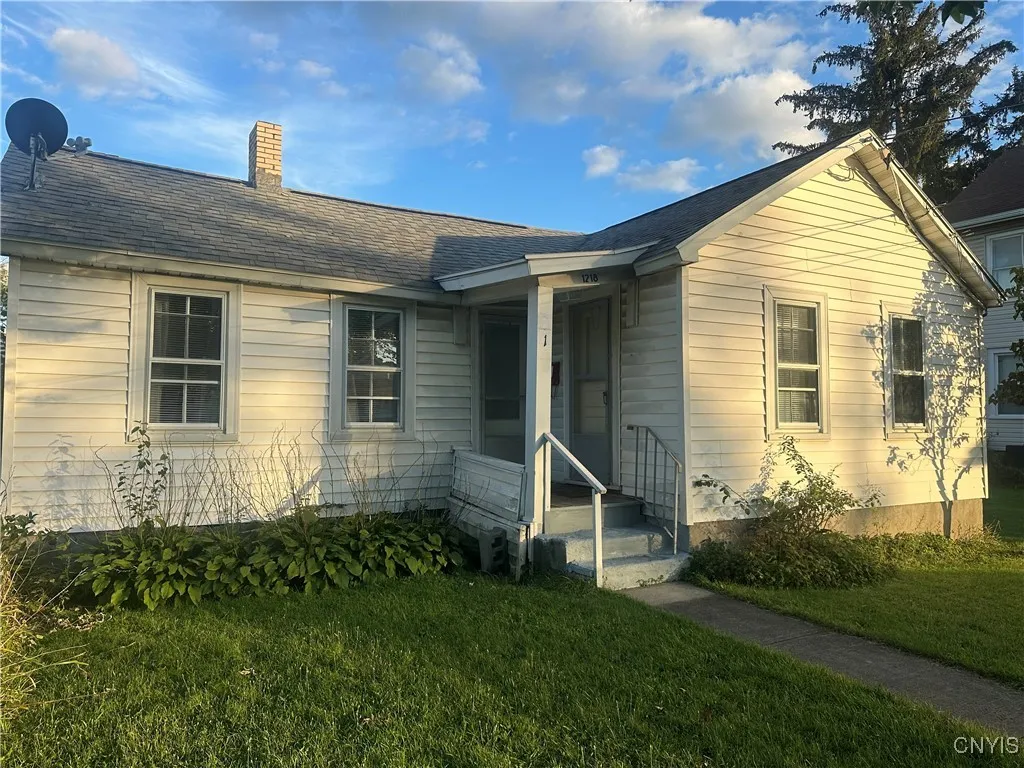1218 Court Street, Syracuse, New York 13208, Syracuse, New York 13208, 2 Bedrooms Bedrooms, ,2 BathroomsBathrooms,Residential,For Sale,1218 Court Street, Syracuse, New York 13208,0,S1634482