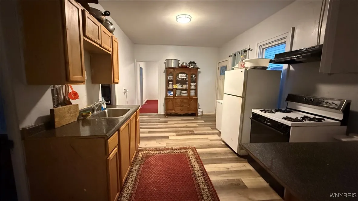 132 Sherman Street, Buffalo, New York 14206, Buffalo, New York 14206, 6 Bedrooms Bedrooms, ,2 BathroomsBathrooms,Residential,For Sale,132 Sherman Street, Buffalo, New York 14206,0,B1634485