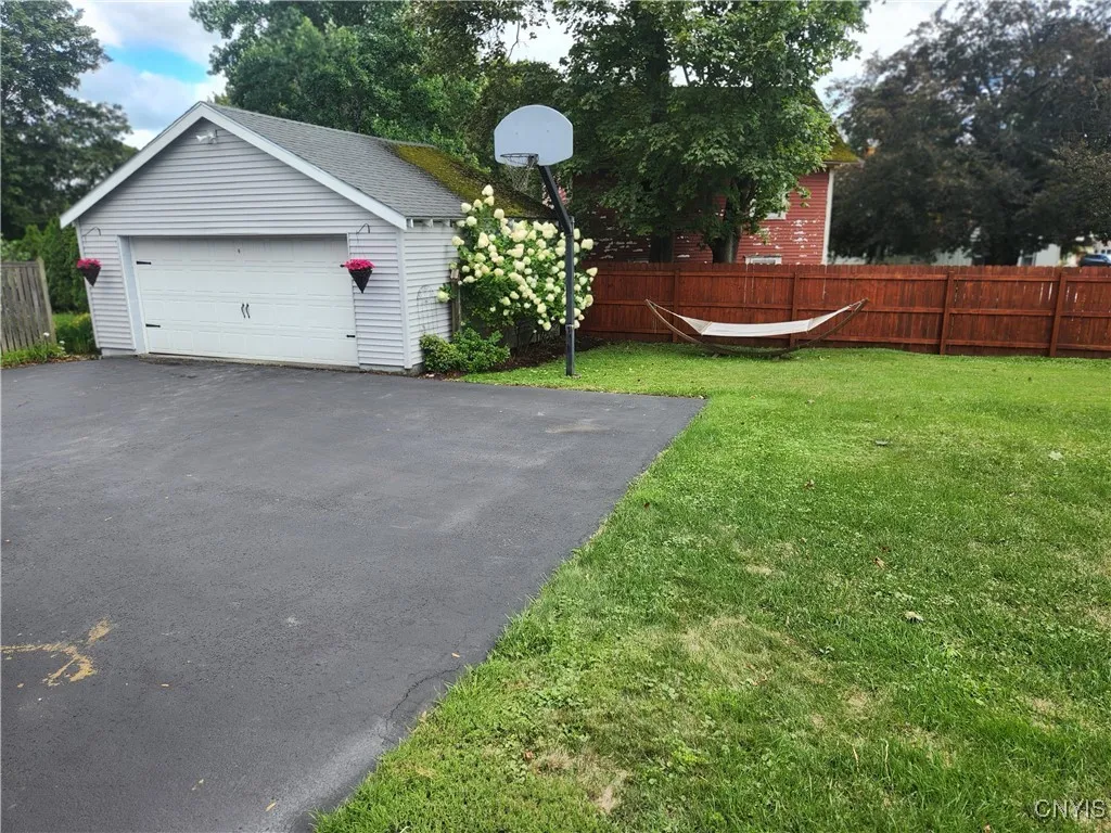 Private backyard and lots of turnaround driveway