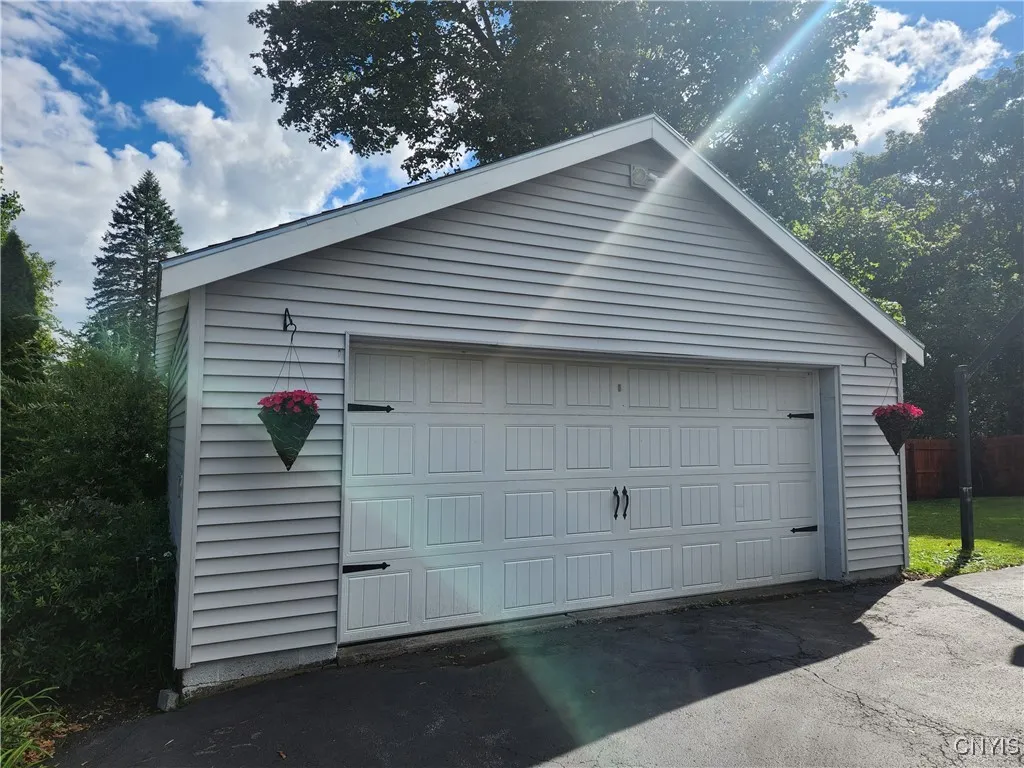 Oversized 2 car garage