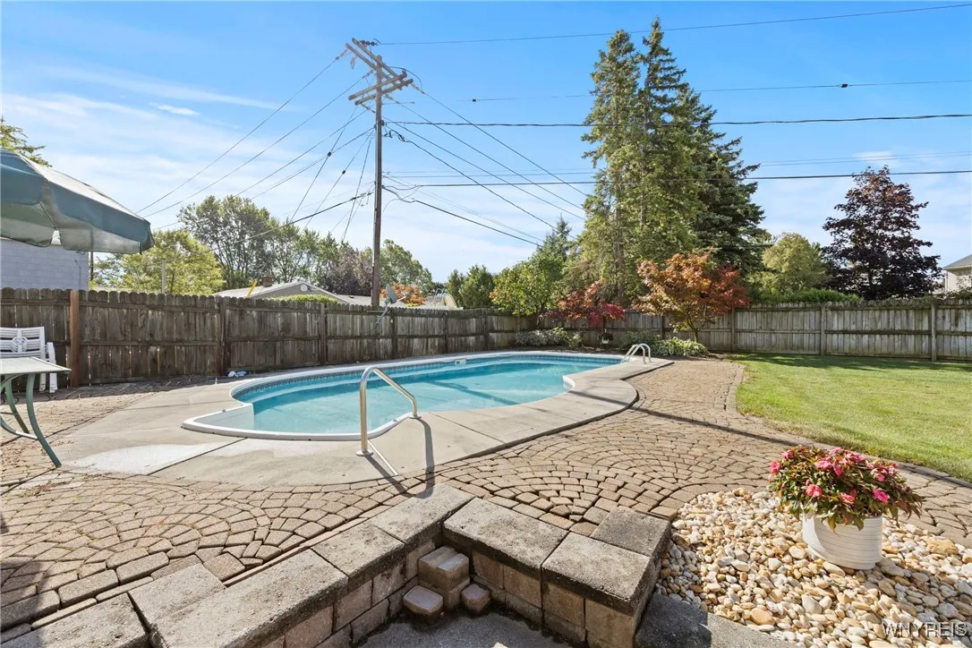 1500 Jamaica Square, North Tonawanda, New York 141, North Tonawanda, New York 14120, 4 Bedrooms Bedrooms, 10 Rooms Rooms,2 BathroomsBathrooms,Residential,For Sale,1500 Jamaica Square, North Tonawanda, New York 141,0,B1634184