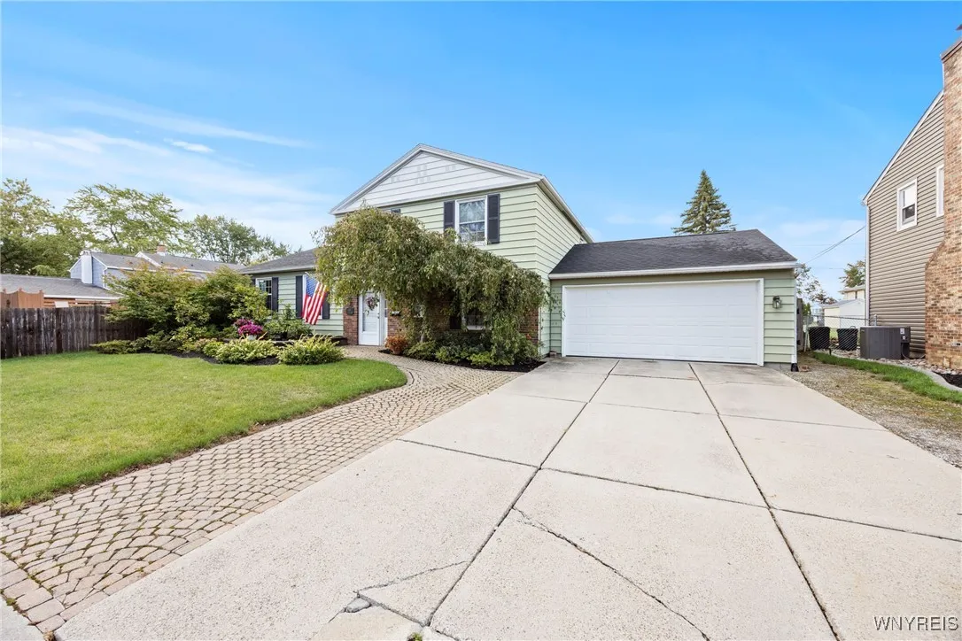 1500 Jamaica Square, North Tonawanda, New York 141, North Tonawanda, New York 14120, 4 Bedrooms Bedrooms, 10 Rooms Rooms,2 BathroomsBathrooms,Residential,For Sale,1500 Jamaica Square, North Tonawanda, New York 141,0,B1634184