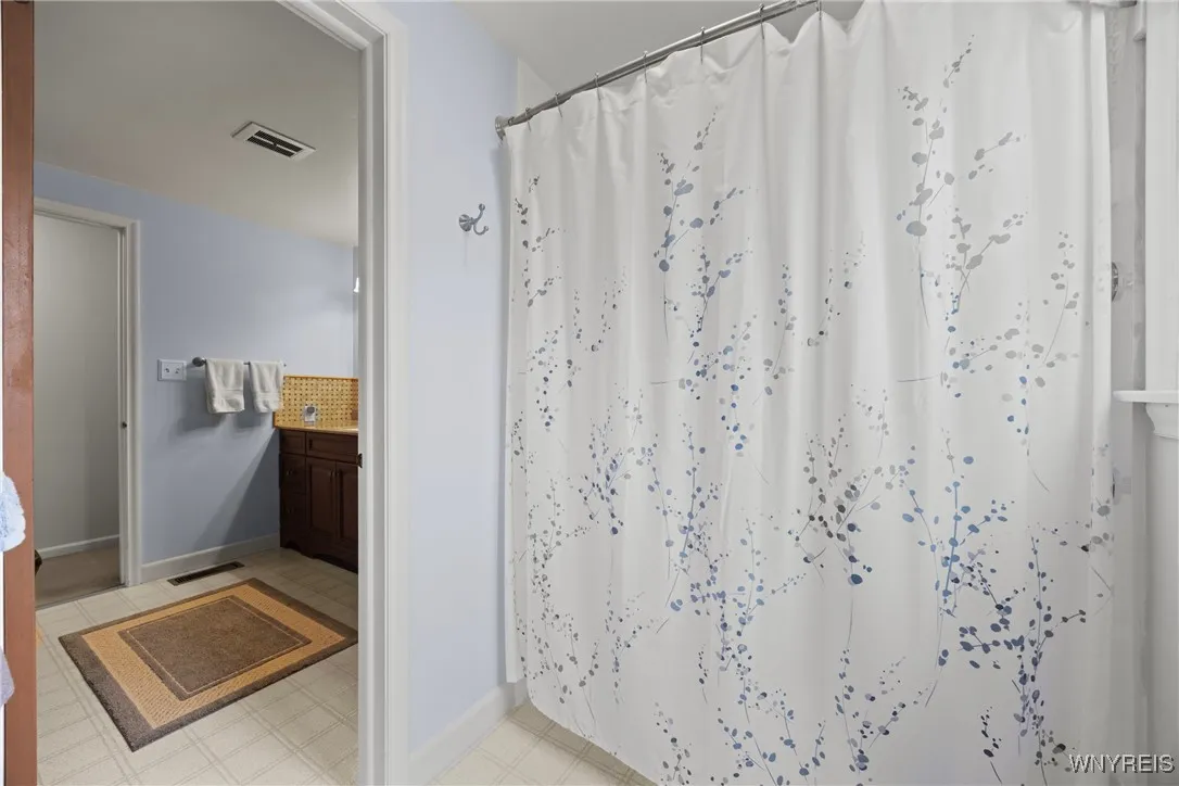 1500 Jamaica Square, North Tonawanda, New York 141, North Tonawanda, New York 14120, 4 Bedrooms Bedrooms, 10 Rooms Rooms,2 BathroomsBathrooms,Residential,For Sale,1500 Jamaica Square, North Tonawanda, New York 141,0,B1634184