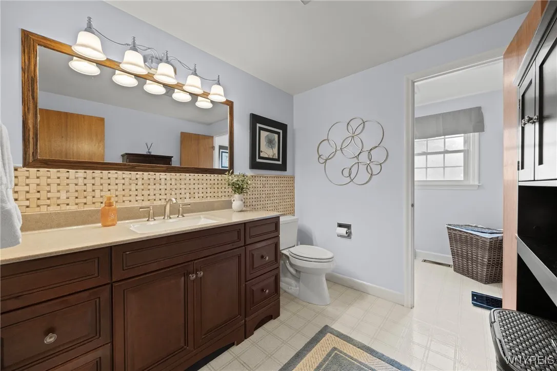 1500 Jamaica Square, North Tonawanda, New York 141, North Tonawanda, New York 14120, 4 Bedrooms Bedrooms, 10 Rooms Rooms,2 BathroomsBathrooms,Residential,For Sale,1500 Jamaica Square, North Tonawanda, New York 141,0,B1634184